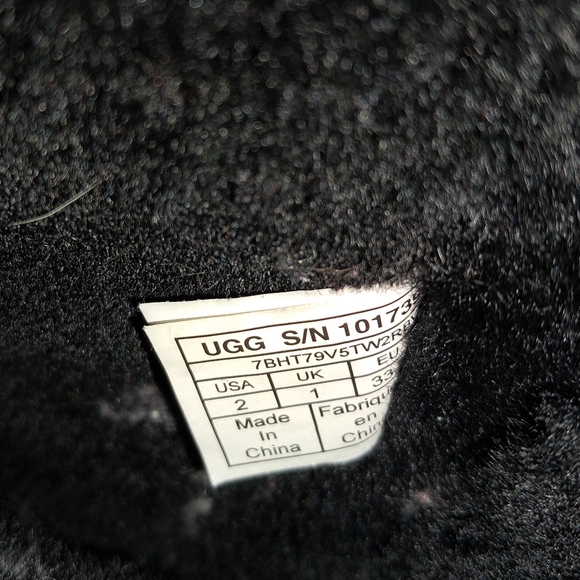 UGG Bailey Bow Boot kids size: 2 - Picture 2 of 6